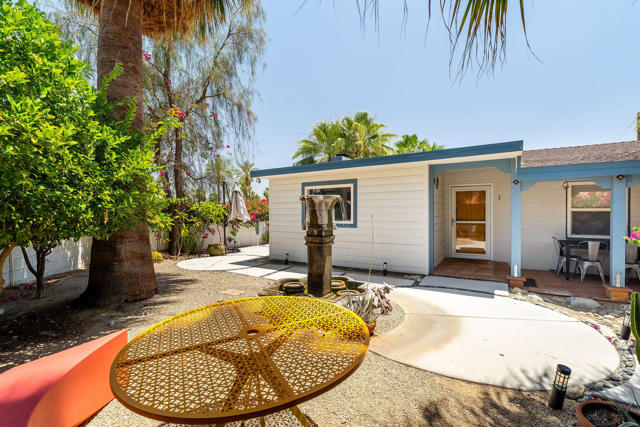 689 E Camino Parocela, Palm Springs CA: https://media.crmls.org/mediaz/088b24d8-0953-47e3-ba63-7f2ed8c1c516.jpg