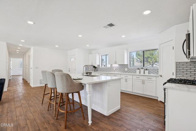 Detail Gallery Image 8 of 47 For 9242 E Avenue T 2, Littlerock,  CA 93543 - 4 Beds | 3 Baths