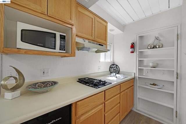 5354 Greenridge Rd, Castro Valley CA: https://media.crmls.org/mediaz/088bbd83-e3e1-479c-bca2-dc7395738351.jpg