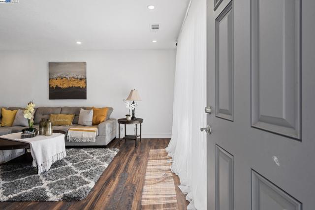 4189 Ogden Dr, Fremont CA: https://media.crmls.org/mediaz/088bce3f-d176-4bf1-9a88-bae3e9243232.jpg