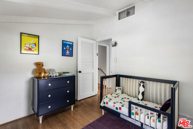 13324 Valley Vista Boulevard, Sherman Oaks CA: https://media.crmls.org/mediaz/088c0de8-e515-4445-ab60-bce34dea8b78.jpg