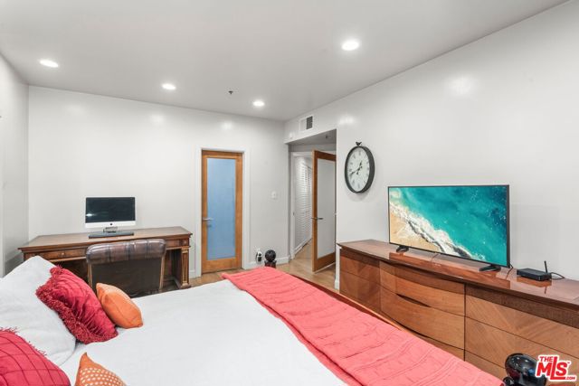 1201 Larrabee Street, West Hollywood CA: https://media.crmls.org/mediaz/088c3f21-cd82-4615-b3c4-b731c7b81343.jpg