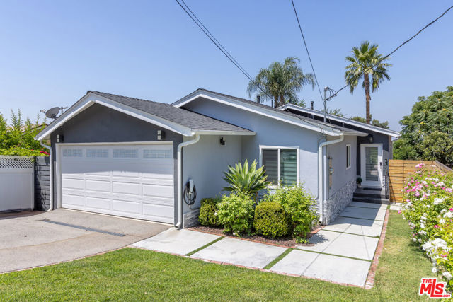 10315 Fairgrove Avenue, Tujunga CA: https://media.crmls.org/mediaz/088c7942-4cb5-4169-a1fa-f91650b66dfb.jpg