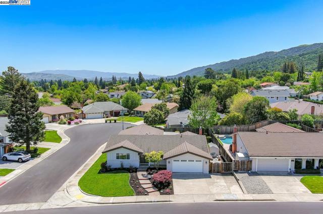 7864 Fairoaks Dr, Pleasanton CA: https://media.crmls.org/mediaz/088c9702-2c0b-4c95-b64e-b62a318b1e03.jpg