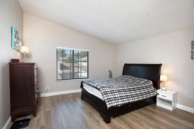 3949 Caminito Del Mar Surf, San Diego CA: https://media.crmls.org/mediaz/088da489-52e6-453d-b064-ac1091b10e3a.jpg