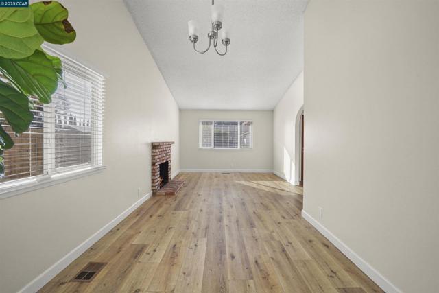 782 Ash Ct, Fairfield CA: https://media.crmls.org/mediaz/088e02fc-5109-4513-bd59-347b4ec0267e.jpg
