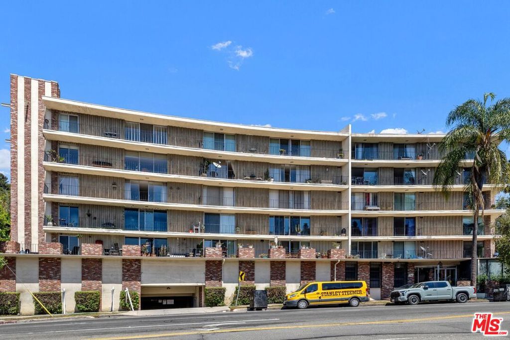 2260 N Cahuenga Boulevard #502