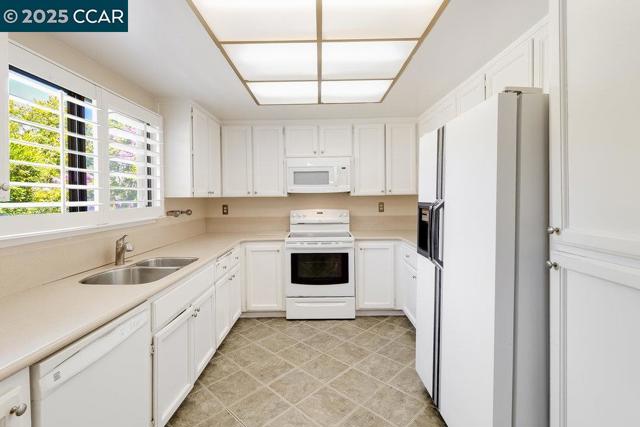 987 Morello Ave, Martinez CA: https://media.crmls.org/mediaz/088e3c83-a102-4e13-84f0-9109d0394ab7.jpg