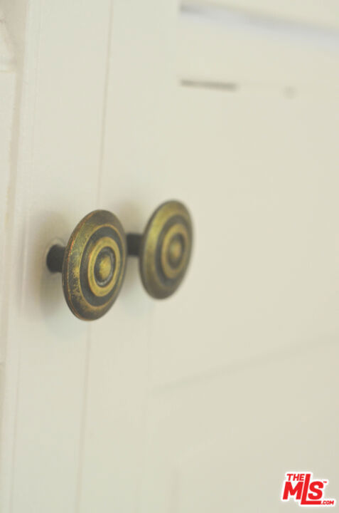 https://media.crmls.org/mediaz/088e87d2-af22-462f-b26d-51e8b417c96a.jpg?preset=X-Large
