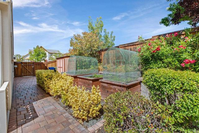 5434 Belarus St, Danville CA: https://media.crmls.org/mediaz/088eb9cf-b92b-453e-8fc8-7923a37d6f87.jpg