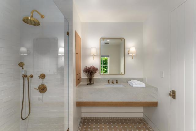 6260 Waverly Avenue, La Jolla CA: https://media.crmls.org/mediaz/088f142f-5324-4ae3-963e-71b13a38b1af.jpg