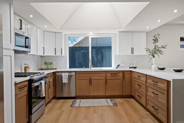 Image 10 of 32 For 7070 Glenflora Avenue