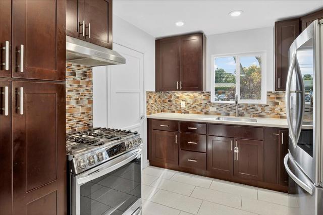 3703 Florence Street, Redwood City CA: https://media.crmls.org/mediaz/088f8c5a-8fcf-4c3c-8303-f83168feee7c.jpg