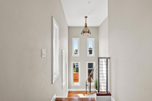 2974 E Cliff Drive, Santa Cruz CA: https://media.crmls.org/mediaz/088fa978-b0d4-4dd3-98bd-ee42dad68824.jpg
