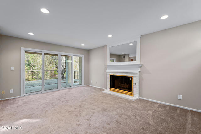 784 N Valley Drive, Westlake Village CA: https://media.crmls.org/mediaz/08900c62-3ea6-4546-bc8c-164e6717eb1a.jpg