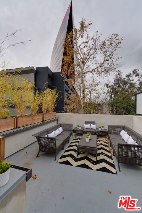 723 HUNTLEY Drive, West Hollywood CA: https://media.crmls.org/mediaz/08901403-6121-4d21-a72b-3da1c1878cc6.jpg