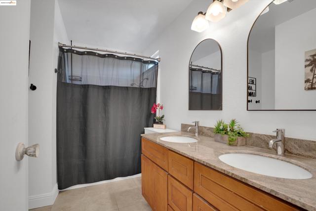 235 Pecan Pl, Brentwood CA: https://media.crmls.org/mediaz/0890cd29-14f5-4e8e-be71-75f6e72b3689.jpg