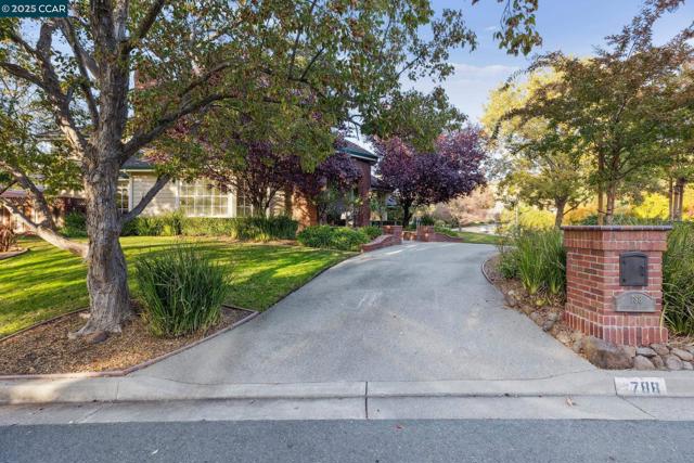 788 Woodwind Place, Walnut Creek CA: https://media.crmls.org/mediaz/0890d74e-45fa-4dbe-b61f-98bffc068b4d.jpg