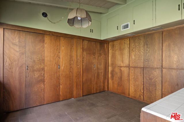 8400 Encino Avenue, Northridge CA: https://media.crmls.org/mediaz/0890d85a-cf5b-46ee-982b-621c9ac0e1f9.jpg