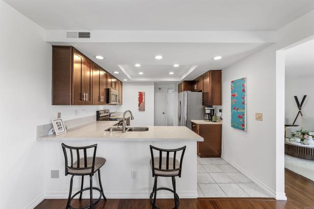 Detail Gallery Image 7 of 31 For 4670 Coralwood Cir, Carlsbad,  CA 92008 - 2 Beds | 2/1 Baths