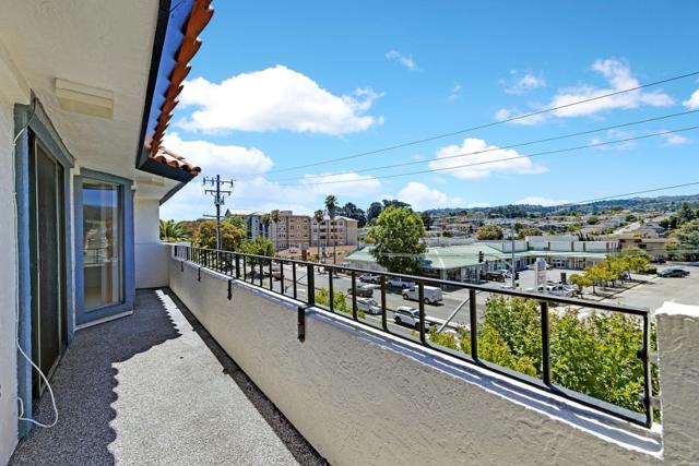 1396 El Camino Real, Millbrae CA: https://media.crmls.org/mediaz/0891fa32-e0a1-4f09-9f50-12116d34e93e.jpg
