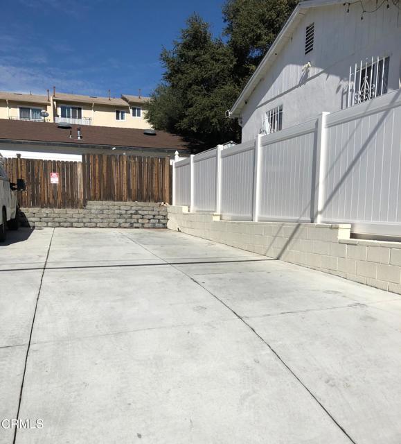 7077 Day Street, Tujunga CA: https://media.crmls.org/mediaz/08927134-1328-41b5-add3-8994ad1dc8ea.jpg