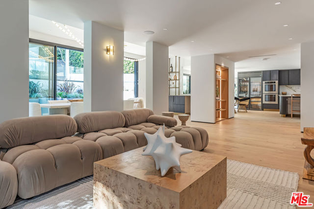 1271 Sunset Plaza Drive, Los Angeles CA: https://media.crmls.org/mediaz/0892c8b1-072c-4b6a-9cb1-78ab07cde5a4.jpg