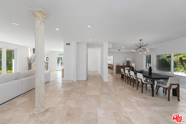 27931 Winding Way, Malibu CA: https://media.crmls.org/mediaz/08932880-ae0f-4f46-acb5-6f8b5f56cab4.jpg