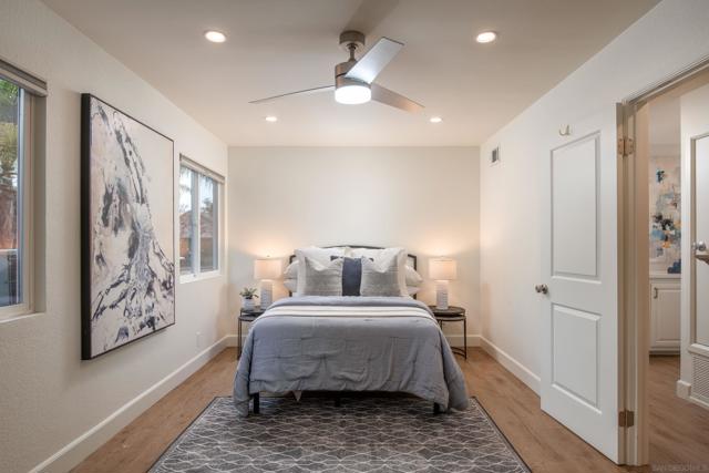 11766 Clearwood Ct, San Diego CA: https://media.crmls.org/mediaz/0893c31d-32fd-431b-aba6-af70bd7f7162.jpg
