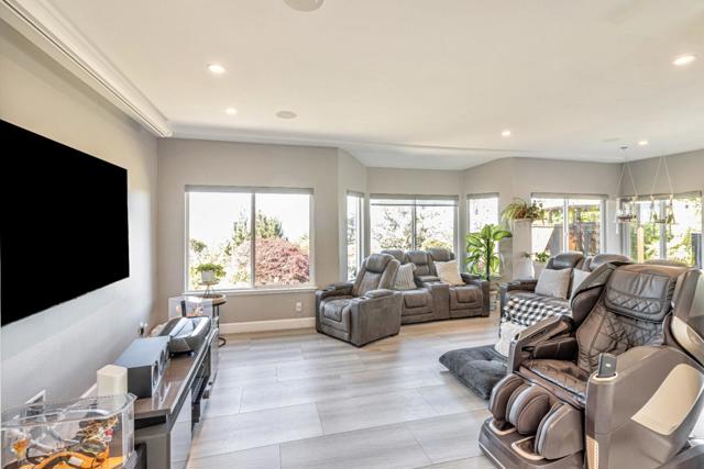 11550 Skyline Boulevard, Oakland CA: https://media.crmls.org/mediaz/0893d48f-4f49-4cdb-9316-194749d61361.jpg