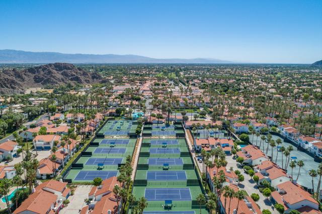 77500 Vista Flora, La Quinta CA: https://media.crmls.org/mediaz/0893dacc-286f-472a-bba2-9c88e6c7dcc6.jpg
