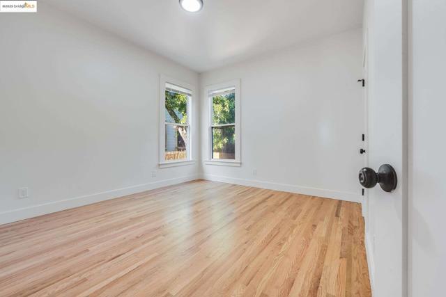 1238 12Th St, Oakland CA: https://media.crmls.org/mediaz/08946ef6-3598-433a-b093-77be08606074.jpg