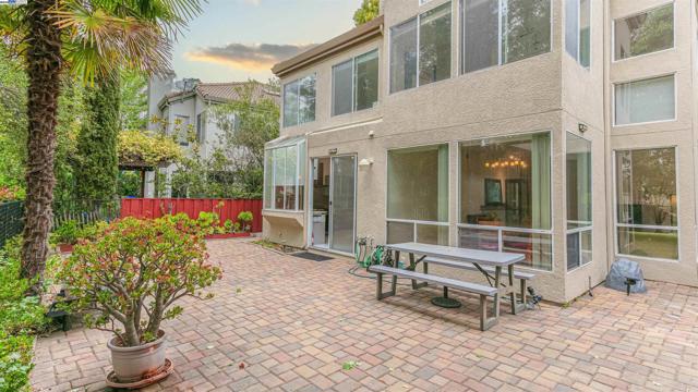 906 Vista Pointe Dr, San Ramon CA: https://media.crmls.org/mediaz/08948578-463e-4baa-b7d4-422b38845f05.jpg