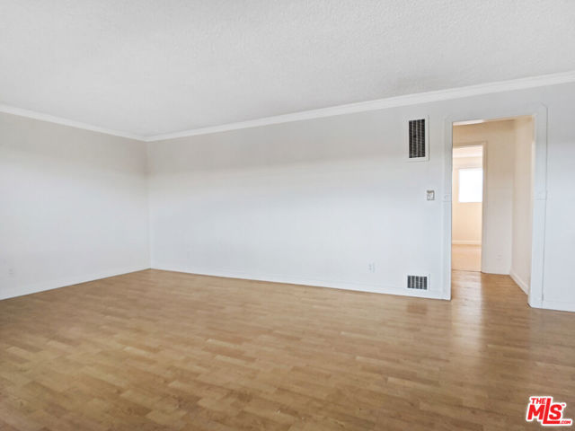 440 Raymond Avenue, Santa Monica CA: https://media.crmls.org/mediaz/0894fede-b5b5-43bd-b42c-54f3bee98d4e.jpg