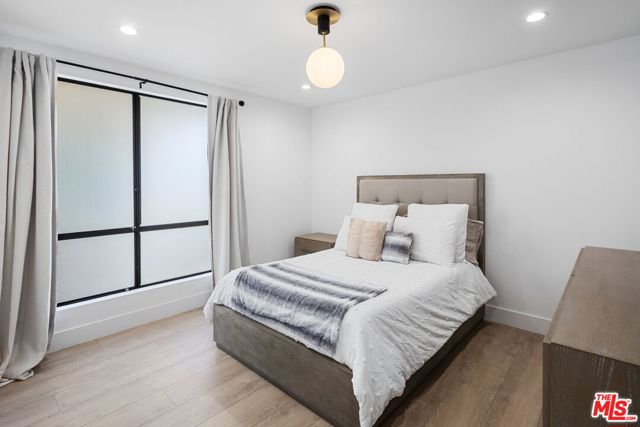 5254 Yarmouth Avenue, Encino CA: https://media.crmls.org/mediaz/089592ee-c658-4377-83cd-f821c0848cd1.jpg