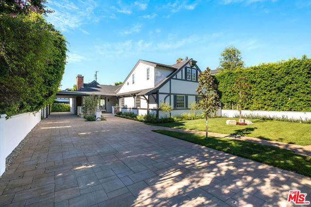 10445 Valley Spring Lane, Toluca Lake CA: https://media.crmls.org/mediaz/08963acd-dba1-4d13-8128-2906172bedd0.jpg