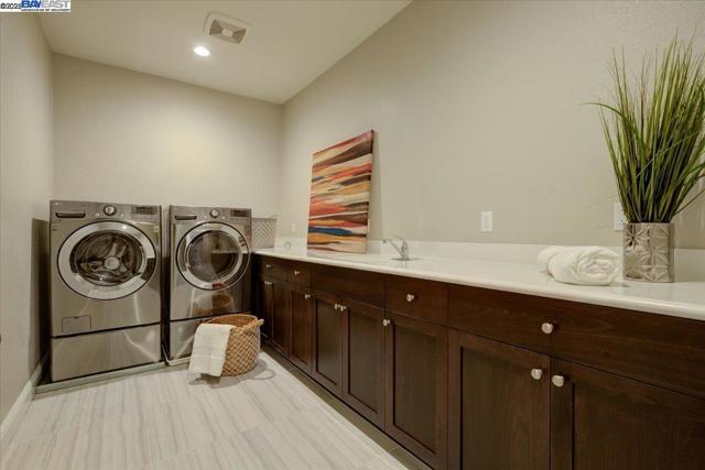 2092 Drysdale St, Danville CA: https://media.crmls.org/mediaz/0896454f-e87f-483c-a6c8-9f85be1b806c.jpg