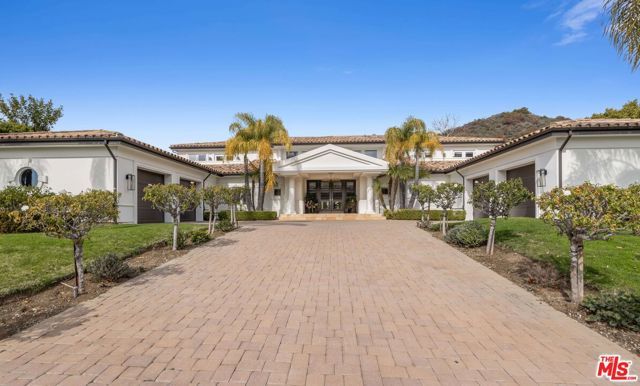 25043 Abercrombie Lane, Calabasas CA: https://media.crmls.org/mediaz/0896661d-6ee3-4457-b8b4-8c58bfa2b6cf.jpg