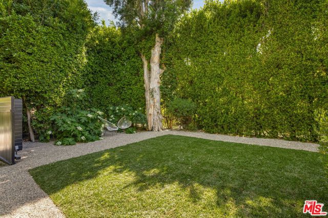 8917 Dorrington Avenue, West Hollywood CA: https://media.crmls.org/mediaz/0897180b-5610-4ffc-b9d7-277e8e0ec4a4.jpg
