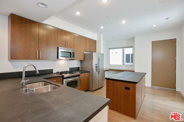 6001 Carlton Way, Los Angeles CA: https://media.crmls.org/mediaz/089754c0-ca05-497c-9afb-85184cb2d27e.jpg