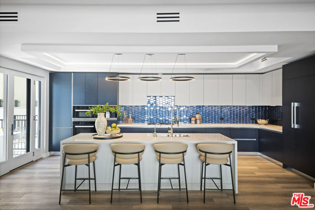 160 N La Peer Drive, Beverly Hills CA: https://media.crmls.org/mediaz/08977932-7b0e-4271-a815-a49209b1c227.jpg