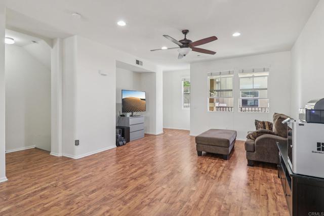 Detail Gallery Image 11 of 44 For 8806 Appleblossom Ct #4,  Santee,  CA 92071 - 3 Beds | 3/1 Baths