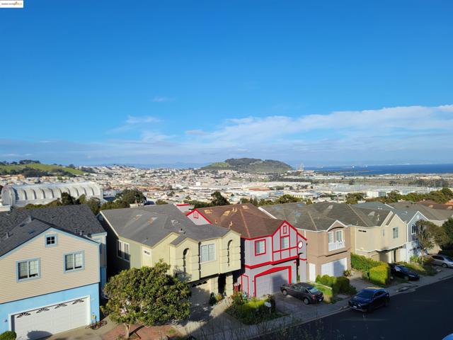 386 Bay Ridge Drive, Daly City CA: https://media.crmls.org/mediaz/08985435-9eab-47bd-8046-d645dd1049c5.jpg