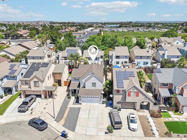 2084 Springbrook Ct, Oakley CA: https://media.crmls.org/mediaz/08986af7-a935-44b5-9bf1-719dbd14d9a1.jpg