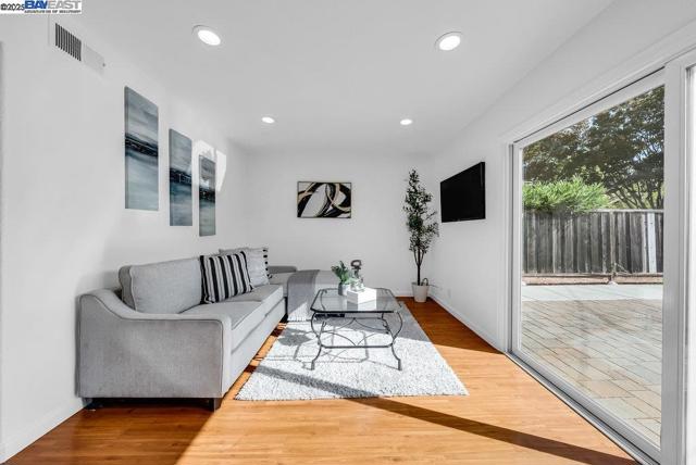 48346 Cottonwood St, Fremont CA: https://media.crmls.org/mediaz/08993e01-3f1c-48cd-aa94-8ba54ed816c3.jpg