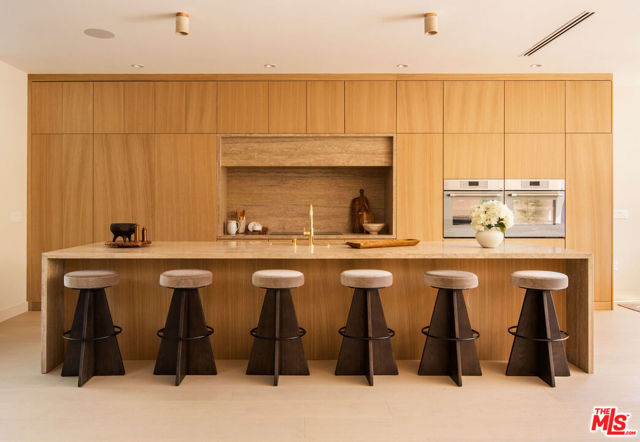 2457 Glyndon Avenue, Venice CA: https://media.crmls.org/mediaz/0899893e-9f74-4434-83a7-d6c64af7048e.jpg