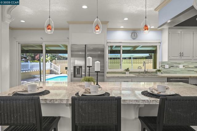 3698 De Rosa Ct, Concord CA: https://media.crmls.org/mediaz/0899dfe7-62e3-427e-8a64-6b36bcf5e24c.jpg