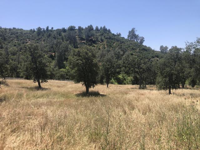 8260 Hunters Valley Road, Mariposa CA: https://media.crmls.org/mediaz/089a1d09-408d-4797-9888-c30e545cb09f.jpg