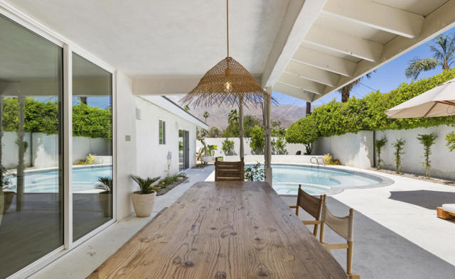 1190 E Buena Vista Drive, Palm Springs CA: https://media.crmls.org/mediaz/089a50b3-5fea-4e8a-bf5f-c490d84f6d11.jpg