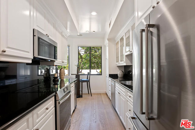 2102 Century Park Lane, Los Angeles CA: https://media.crmls.org/mediaz/089a63ec-3586-4882-b427-831772ad1ad9.jpg